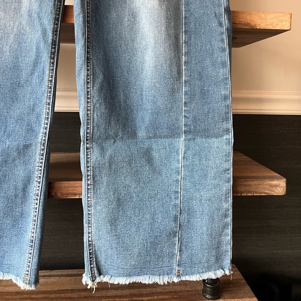 Wide Leg Barrel Jeans Medium Wash Raw Hem - Picture 5 of 7